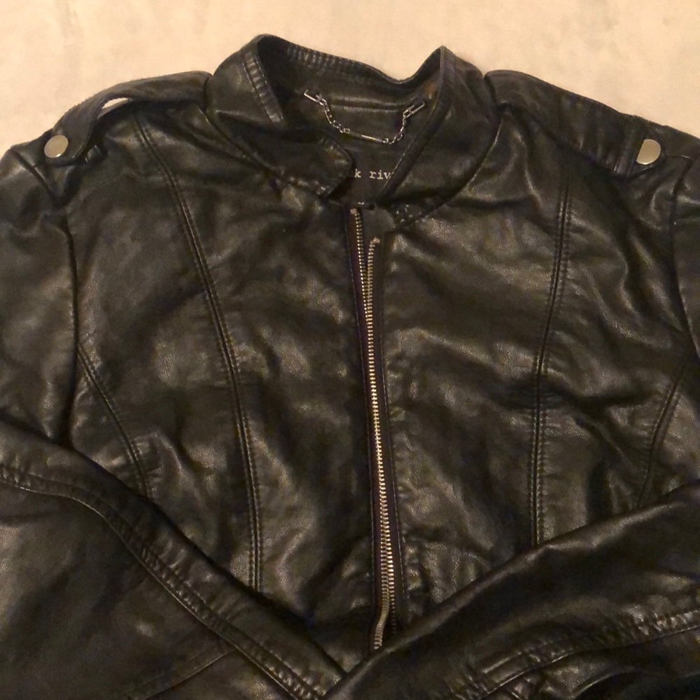 Black Rivet - Picture 5 of 5